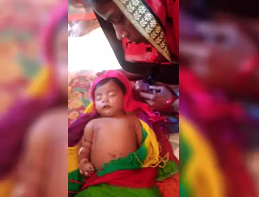 बरेली में मोबाइल की बैट्री फटने से बच्ची की मौत धमाके से चारपाई जली इसी पर लेटी थी 8 महीने की मासूम